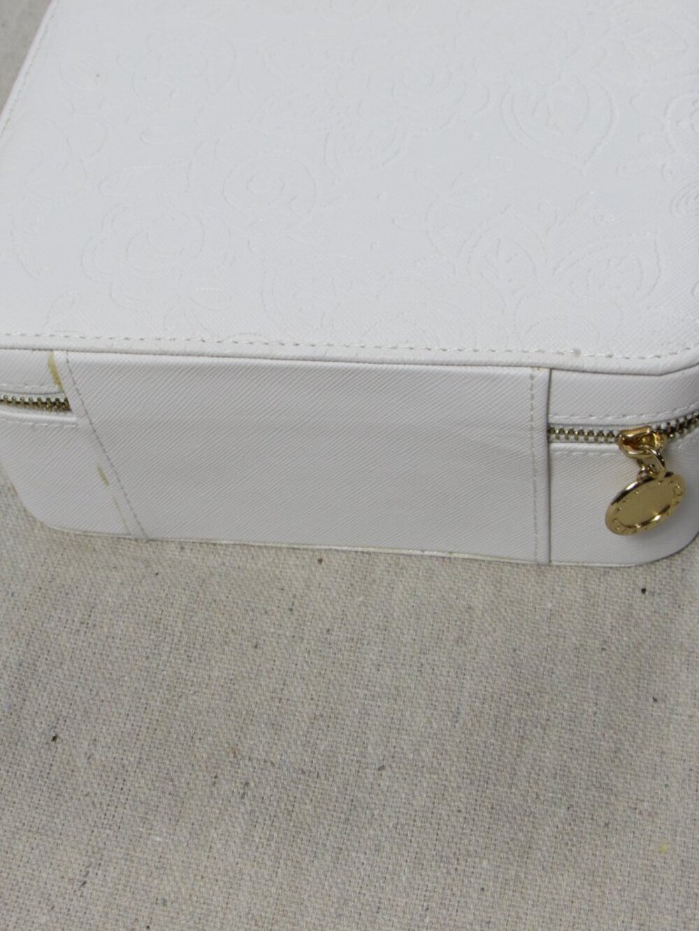 Pandora White Travel Jewelry Box Embossed Floral Gold Zipper Gray Velvet Lining - Picture 7 of 16
